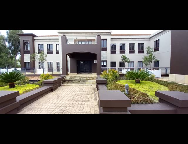 283M² OFFICE TO LET IN BRYANSTON